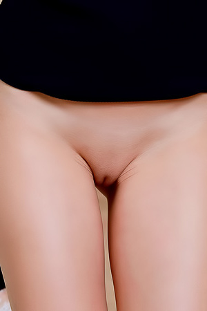 Erotic Model Ophelia Reveal Perfect-handful Breasts
