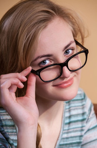 Amateur Eidis In Glasses Shows Pussy