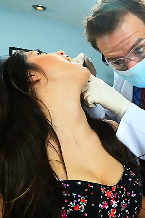 Natalie Monroe Fucked By Doctor
