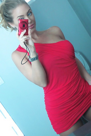 Ravishing Blonde Babe Nicole Aniston