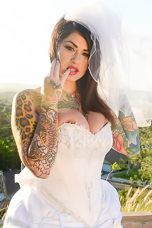 Sexy bride Juliana Rose