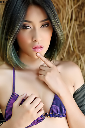 Hot Asian Brunette Apple