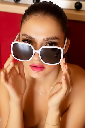 Jenielou shakes her booty seductively, getting naked in the kitchen