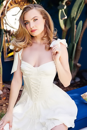 Playboy Muse Lareina Tay Beautiful Babe Getting Naked Outdoors