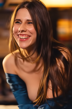 Nude Smiling Beauty Amber Slassh