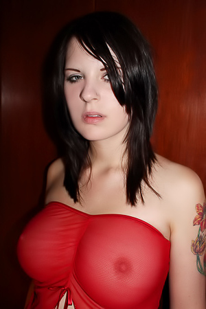 Amateur Busty Hottie Rosi