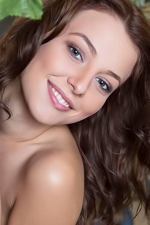 Brunette Cute Nikia