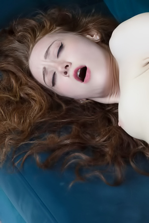 Alice Midos Curves Explosively Turned On And Wiggling Freely
